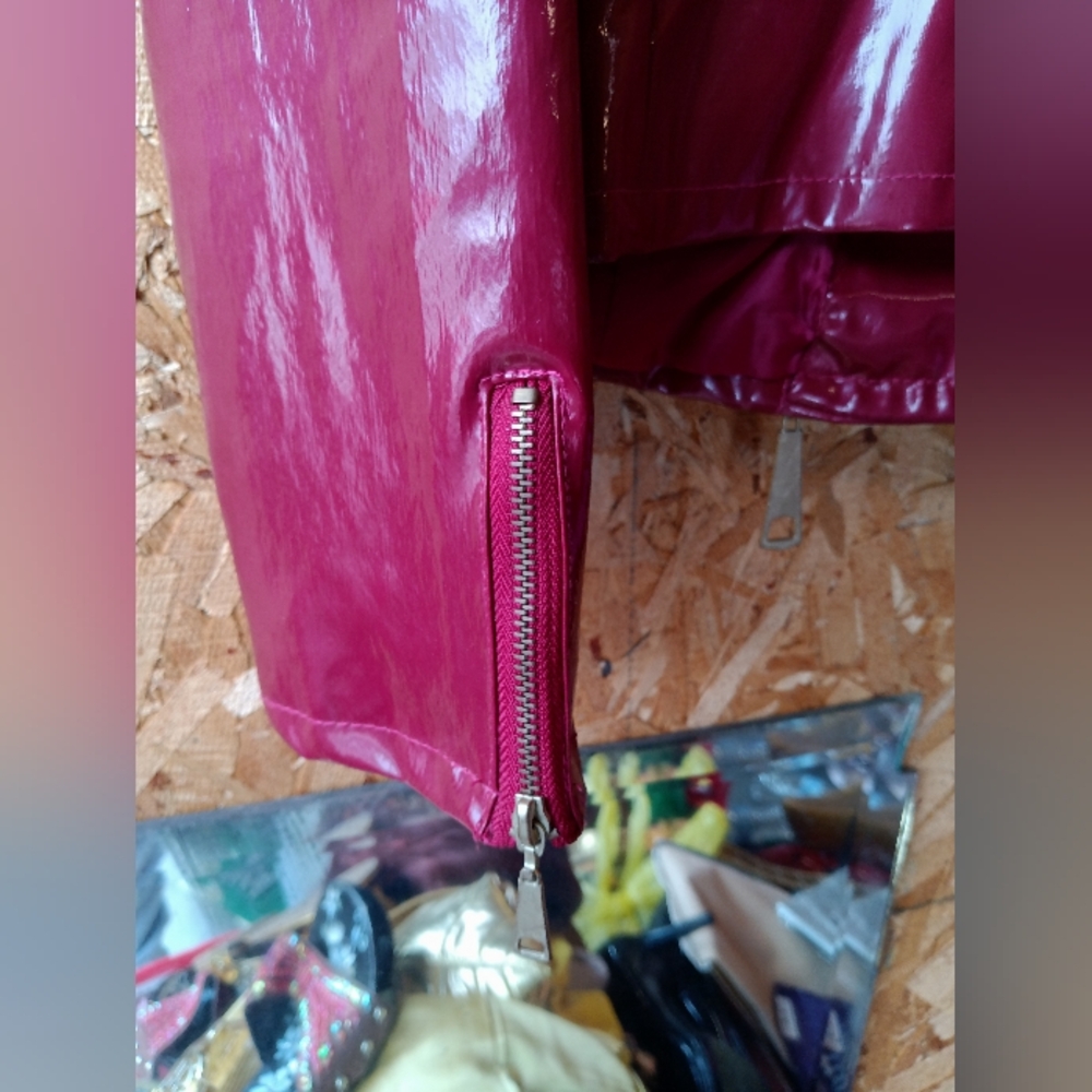 Deep red vinyl jacket - Picture 5 of 7